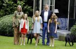 Wassenaar 8 juli 2016
Koninklijk fotouur op de Horsten met Koning Willem Alexander Koningin Maxima en de prinsessen Amalia Ariane en Alexia. Ook de honden zijn erbij.