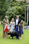 Wassenaar 8 juli 2016
Koninklijk fotouur op de Horsten met Koning Willem Alexander Koningin Maxima en de prinsessen Amalia Ariane en Alexia. Ook de honden zijn erbij.