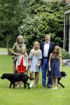 Wassenaar 8 juli 2016
Koninklijk fotouur op de Horsten met Koning Willem Alexander Koningin Maxima en de prinsessen Amalia Ariane en Alexia. Ook de honden zijn erbij.