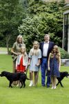 Wassenaar 8 juli 2016
Koninklijk fotouur op de Horsten met Koning Willem Alexander Koningin Maxima en de prinsessen Amalia Ariane en Alexia. Ook de honden zijn erbij.