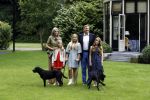 Wassenaar 8 juli 2016
Koninklijk fotouur op de Horsten met Koning Willem Alexander Koningin Maxima en de prinsessen Amalia Ariane en Alexia. Ook de honden zijn erbij.