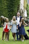 Wassenaar 8 juli 2016
Koninklijk fotouur op de Horsten met Koning Willem Alexander Koningin Maxima en de prinsessen Amalia Ariane en Alexia. Ook de honden zijn erbij.