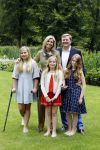 Wassenaar 8 juli 2016
Koninklijk fotouur op de Horsten met Koning Willem Alexander Koningin Maxima en de prinsessen Amalia Ariane en Alexia. Ook de honden zijn erbij.
