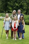 Wassenaar 8 juli 2016
Koninklijk fotouur op de Horsten met Koning Willem Alexander Koningin Maxima en de prinsessen Amalia Ariane en Alexia. Ook de honden zijn erbij.