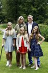 Wassenaar 8 juli 2016
Koninklijk fotouur op de Horsten met Koning Willem Alexander Koningin Maxima en de prinsessen Amalia Ariane en Alexia. Ook de honden zijn erbij.