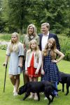 Wassenaar 8 juli 2016
Koninklijk fotouur op de Horsten met Koning Willem Alexander Koningin Maxima en de prinsessen Amalia Ariane en Alexia. Ook de honden zijn erbij.