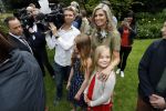Wassenaar 8 juli 2016
Koninklijk fotouur op de Horsten met Koning Willem Alexander Koningin Maxima en de prinsessen Amalia Ariane en Alexia. Ook de honden zijn erbij. Cameraman Hans Eikmans en Sandra Schuurhof