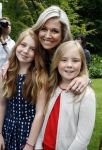 Wassenaar 8 juli 2016
Koninklijk fotouur op de Horsten met Koning Willem Alexander Koningin Maxima en de prinsessen Amalia Ariane en Alexia. Ook de honden zijn erbij.