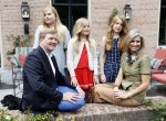 Wassenaar 8 juli 2016
Koninklijk fotouur op de Horsten met Koning Willem Alexander Koningin Maxima en de prinsessen Amalia Ariane en Alexia. Ook de honden zijn erbij.