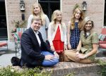 Wassenaar 8 juli 2016
Koninklijk fotouur op de Horsten met Koning Willem Alexander Koningin Maxima en de prinsessen Amalia Ariane en Alexia. Ook de honden zijn erbij.