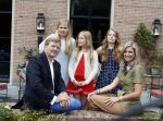 Wassenaar 8 juli 2016
Koninklijk fotouur op de Horsten met Koning Willem Alexander Koningin Maxima en de prinsessen Amalia Ariane en Alexia. Ook de honden zijn erbij.