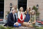 Wassenaar 8 juli 2016
Koninklijk fotouur op de Horsten met Koning Willem Alexander Koningin Maxima en de prinsessen Amalia Ariane en Alexia. Ook de honden zijn erbij.