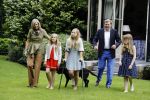 Wassenaar 8 juli 2016
Koninklijk fotouur op de Horsten met Koning Willem Alexander Koningin Maxima en de prinsessen Amalia Ariane en Alexia. Ook de honden zijn erbij.