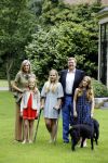 Wassenaar 8 juli 2016
Koninklijk fotouur op de Horsten met Koning Willem Alexander Koningin Maxima en de prinsessen Amalia Ariane en Alexia. Ook de honden zijn erbij.