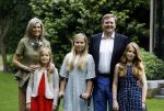 Wassenaar 8 juli 2016
Koninklijk fotouur op de Horsten met Koning Willem Alexander Koningin Maxima en de prinsessen Amalia Ariane en Alexia. Ook de honden zijn erbij.