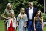 Wassenaar 8 juli 2016
Koninklijk fotouur op de Horsten met Koning Willem Alexander Koningin Maxima en de prinsessen Amalia Ariane en Alexia. Ook de honden zijn erbij.