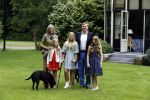 Wassenaar 8 juli 2016
Koninklijk fotouur op de Horsten met Koning Willem Alexander Koningin Maxima en de prinsessen Amalia Ariane en Alexia. Ook de honden zijn erbij.