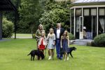 Wassenaar 8 juli 2016
Koninklijk fotouur op de Horsten met Koning Willem Alexander Koningin Maxima en de prinsessen Amalia Ariane en Alexia. Ook de honden zijn erbij.
