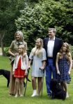 Wassenaar 8 juli 2016
Koninklijk fotouur op de Horsten met Koning Willem Alexander Koningin Maxima en de prinsessen Amalia Ariane en Alexia. Ook de honden zijn erbij.