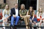 Wassenaar 8 juli 2016
Koninklijk fotouur op de Horsten met Koning Willem Alexander Koningin Maxima en de prinsessen Amalia Ariane en Alexia. Ook de honden zijn erbij.