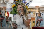 Amsterdam 6 juli 2016
Presentatie nieuwe boek van Liza Sips ( Verraad) bij boekhandel Scheltema.
Vriend Ralph Manheim en zoontje Jonathan.