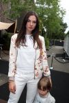 Amsterdam 8 juli 2016
Modeshow Tony Cohen tijdens de amsterdam fashion week op westergasfabriekterrein. Maan met neefje