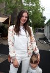 Amsterdam 8 juli 2016
Modeshow Tony Cohen tijdens de amsterdam fashion week op westergasfabriekterrein. Maan met neefje