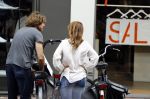 Amsterdam 17 juli 2016  
Nada v Nie met haar verloofde Frank Bakker op de fiets in Amsterdam. Ze gingen naar suit supply en de pc hooftstraat