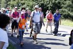 Wijchen 20 juli 2017
Willibrorf Frequin loopt de 100e vierdaagse van Nijmegen. Zijn vriendin Gesina stond naast de kant met drank en hapjes. Willibrord moest met veel fans op de foto. dag 2