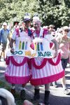 Wijchen 20 juli 2017
Willibrorf Frequin loopt de 100e vierdaagse van Nijmegen. Zijn vriendin Gesina stond naast de kant met drank en hapjes. Willibrord moest met veel fans op de foto. dag 2