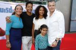 Amsterdam 17 juli 2016
Premiere huisdiergeheimen in Pathe arena. Nurlaila Kareem met man en kinderen