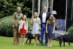 Wassenaar 8 juli 2016
Koninklijk fotouur op de Horsten met Koning Willem Alexander Koningin Maxima en de prinsessen Amalia Ariane en Alexia. Ook de honden zijn erbij.
