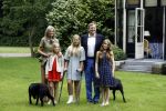 Wassenaar 8 juli 2016
Koninklijk fotouur op de Horsten met Koning Willem Alexander Koningin Maxima en de prinsessen Amalia Ariane en Alexia. Ook de honden zijn erbij.