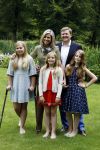Wassenaar 8 juli 2016
Koninklijk fotouur op de Horsten met Koning Willem Alexander Koningin Maxima en de prinsessen Amalia Ariane en Alexia. Ook de honden zijn erbij.