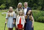 Wassenaar 8 juli 2016
Koninklijk fotouur op de Horsten met Koning Willem Alexander Koningin Maxima en de prinsessen Amalia Ariane en Alexia. Ook de honden zijn erbij.