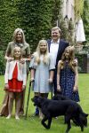 Wassenaar 8 juli 2016
Koninklijk fotouur op de Horsten met Koning Willem Alexander Koningin Maxima en de prinsessen Amalia Ariane en Alexia. Ook de honden zijn erbij.