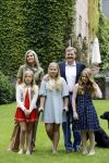 Wassenaar 8 juli 2016
Koninklijk fotouur op de Horsten met Koning Willem Alexander Koningin Maxima en de prinsessen Amalia Ariane en Alexia. Ook de honden zijn erbij.