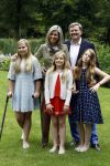 Wassenaar 8 juli 2016
Koninklijk fotouur op de Horsten met Koning Willem Alexander Koningin Maxima en de prinsessen Amalia Ariane en Alexia. Ook de honden zijn erbij.