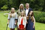 Wassenaar 8 juli 2016
Koninklijk fotouur op de Horsten met Koning Willem Alexander Koningin Maxima en de prinsessen Amalia Ariane en Alexia. Ook de honden zijn erbij.