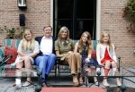 Wassenaar 8 juli 2016
Koninklijk fotouur op de Horsten met Koning Willem Alexander Koningin Maxima en de prinsessen Amalia Ariane en Alexia. Ook de honden zijn erbij.