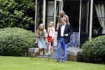 Wassenaar 8 juli 2016
Koninklijk fotouur op de Horsten met Koning Willem Alexander Koningin Maxima en de prinsessen Amalia Ariane en Alexia. Ook de honden zijn erbij.
