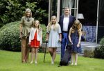Wassenaar 8 juli 2016
Koninklijk fotouur op de Horsten met Koning Willem Alexander Koningin Maxima en de prinsessen Amalia Ariane en Alexia. Ook de honden zijn erbij.