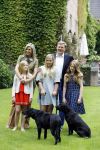 Wassenaar 8 juli 2016
Koninklijk fotouur op de Horsten met Koning Willem Alexander Koningin Maxima en de prinsessen Amalia Ariane en Alexia. Ook de honden zijn erbij.