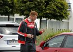 Schiphol 7 juli 2016
Robert harting op de parkeerplaats bij het van der valk hotel schiphol.