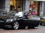 Amsterdam 23 juli 2016
 Robert jensen doet boodschappen met zijn mercedes SL 500 cabrio