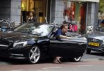 Amsterdam 23 juli 2016
 Robert jensen doet boodschappen met zijn mercedes SL 500 cabrio