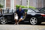 Amsterdam 23 juli 2016
 Robert jensen doet boodschappen met zijn mercedes SL 500 cabrio