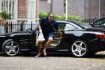 Amsterdam 23 juli 2016
 Robert jensen doet boodschappen met zijn mercedes SL 500 cabrio