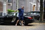 Amsterdam 23 juli 2016
 Robert jensen doet boodschappen met zijn mercedes SL 500 cabrio