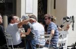 Amsterdam 15 juli 2016
Barry en Sandra Hay op terras met vrienden waaronder Ruben Nicolai en Regina Romeijn.